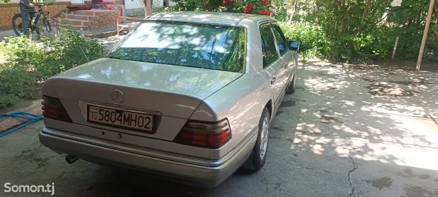 Mercedes-Benz E class 1995 · 2.5 AT