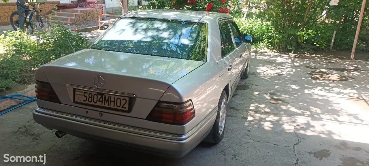 Mercedes-Benz E class 1995 · 2.5 AT