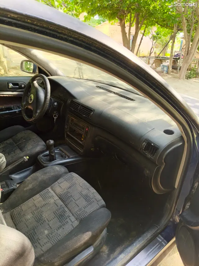 Volkswagen Passat 1999 · 1.8 MT