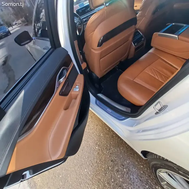 BMW 7 series 2017 · 3.0 AT