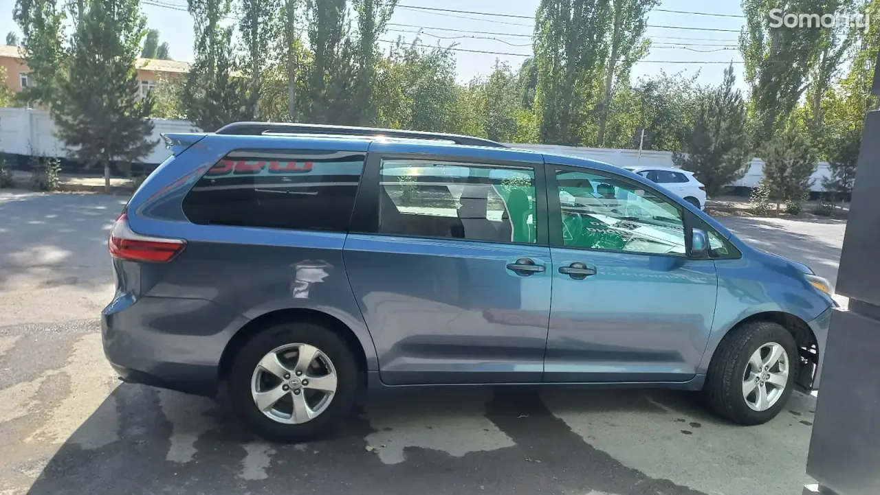 Toyota Sienna 2014 · 3.5 AT