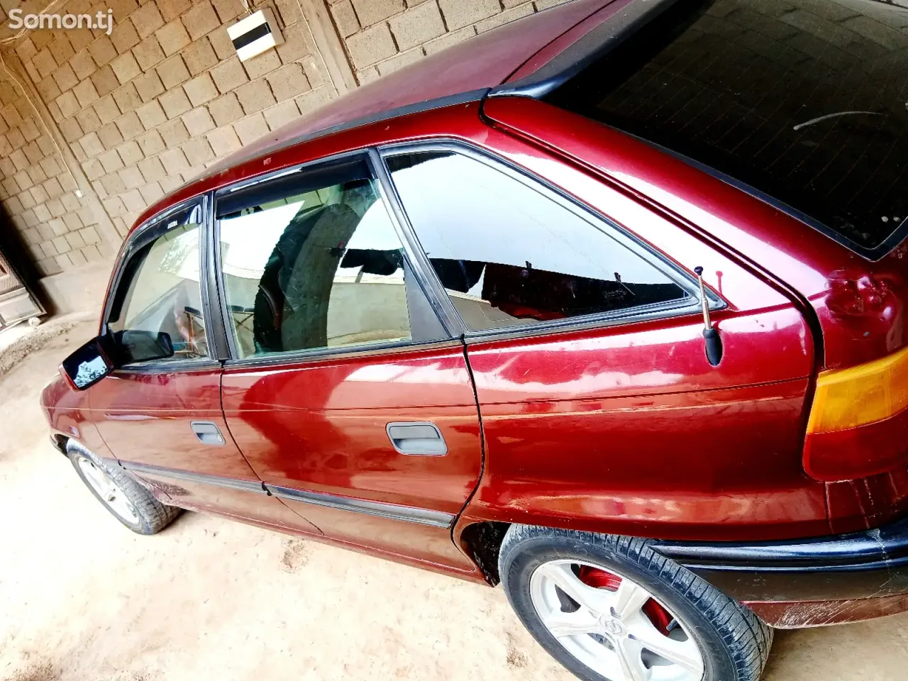 Opel Astra F 1991 · 1.6 MT