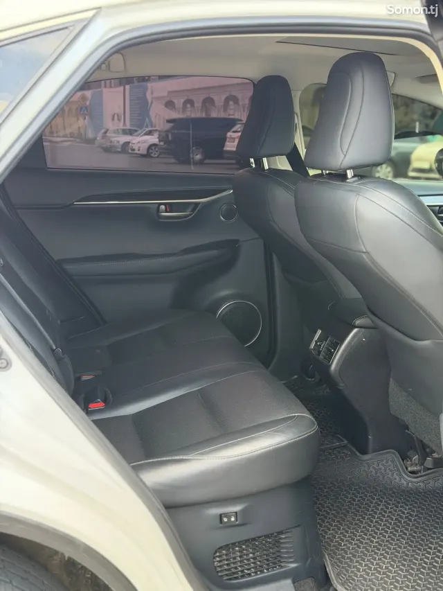 Lexus NX series 2015 · 2.5 AT