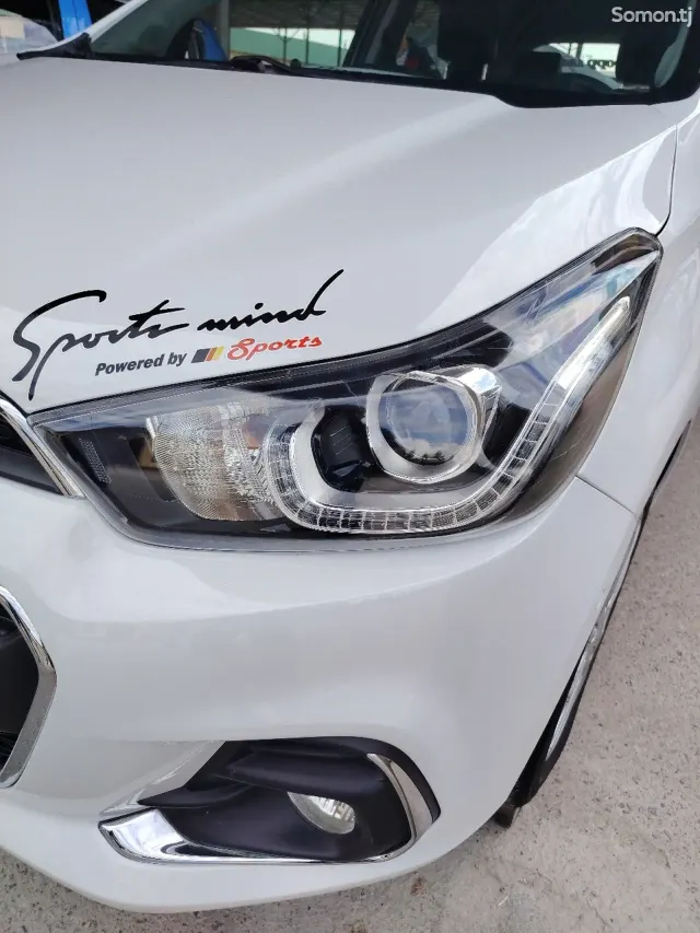 Chevrolet Spark 2015 · 1.0 AT