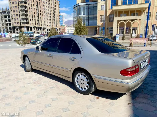 Mercedes-Benz E class 2000 · 3.2 AT