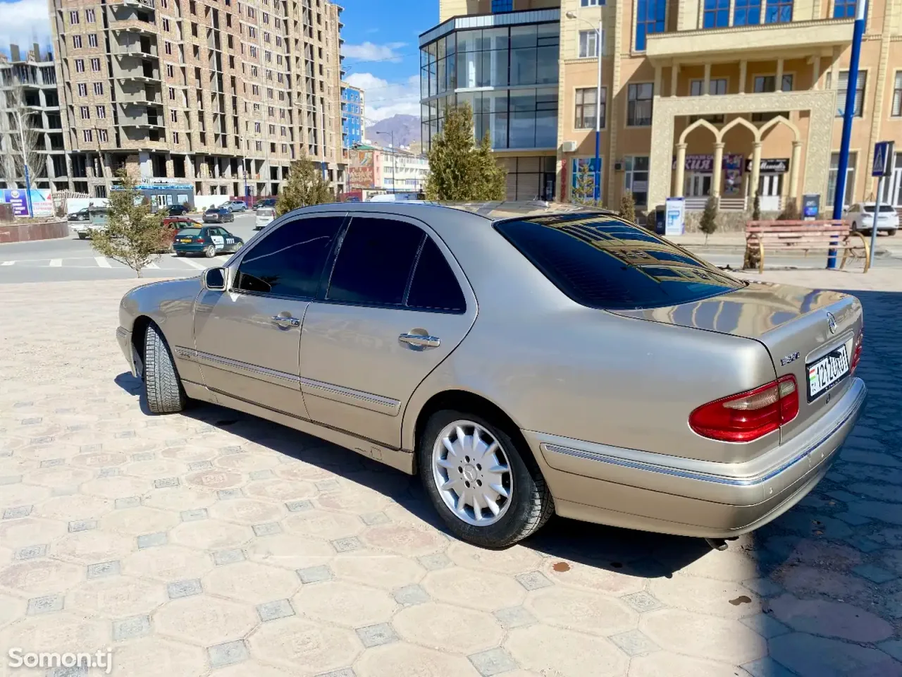 Mercedes-Benz E class 2000 · 3.2 AT