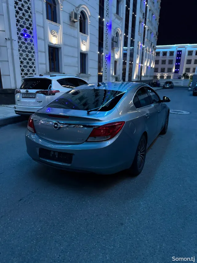 Opel Insignia 2012 · 2.0 MT