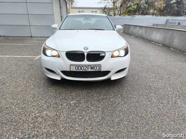 BMW 5 series 2004 · 4.4 AT