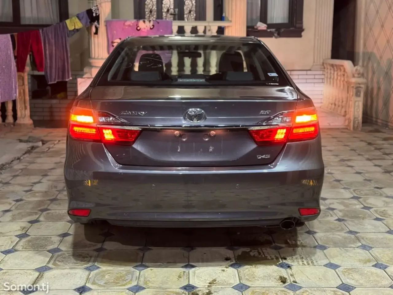 Toyota Camry 2015 · 2.0 AT