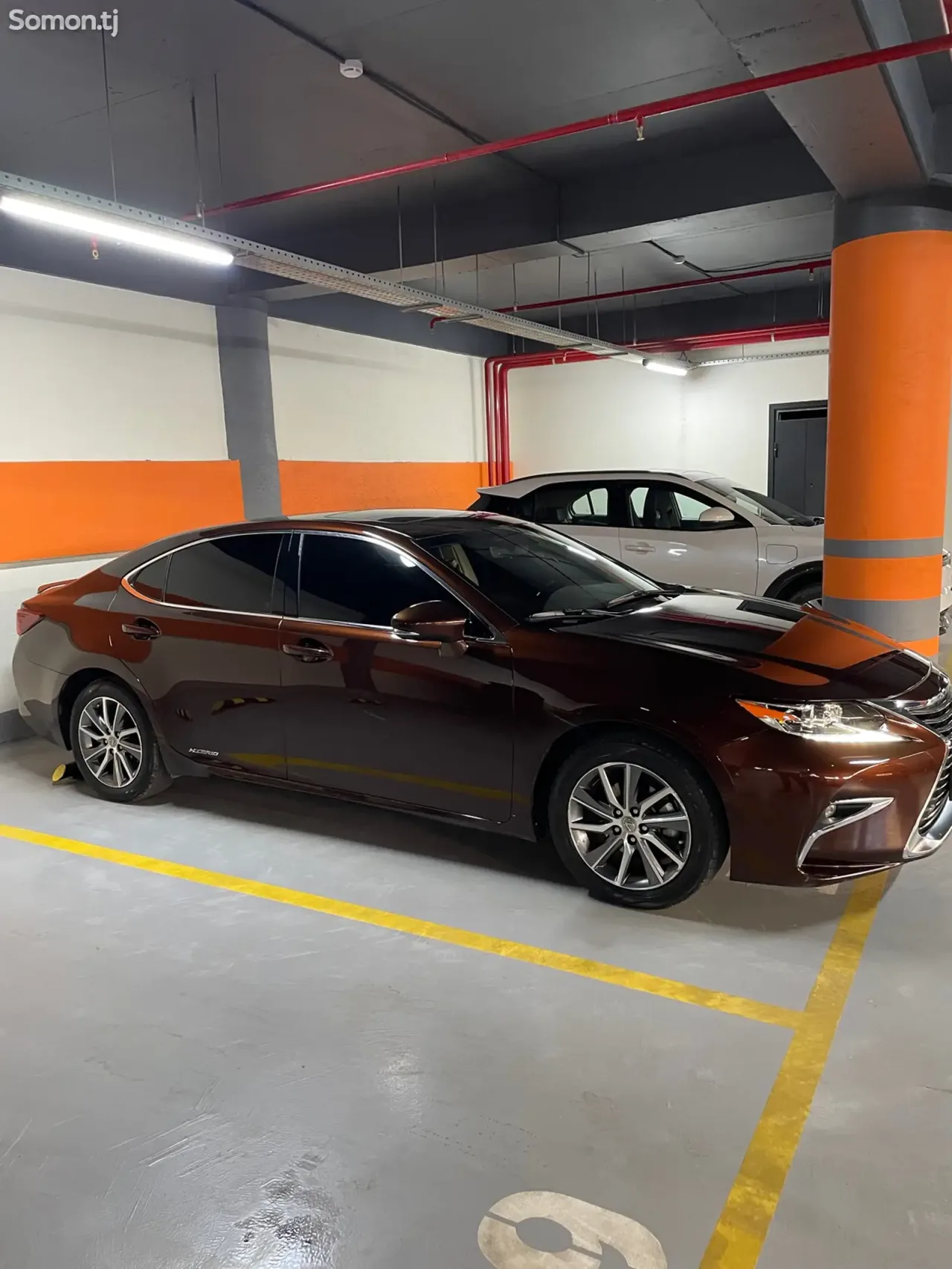 Lexus ES series 2016 · 2.5 AT