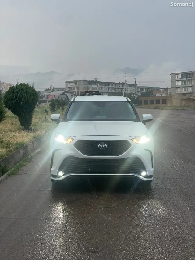 Toyota Highlander 2022 · 2.5 AT