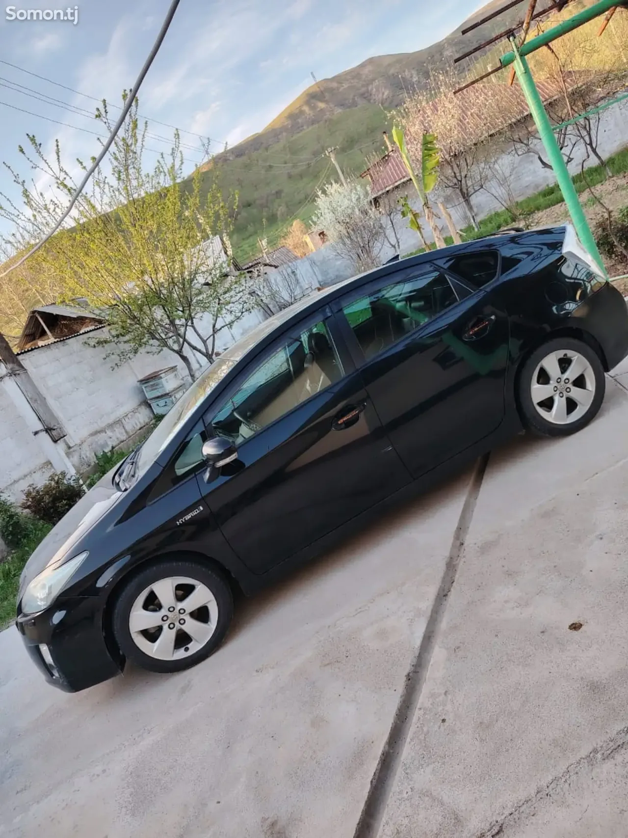 Toyota Prius 2011 · 1.6 AT