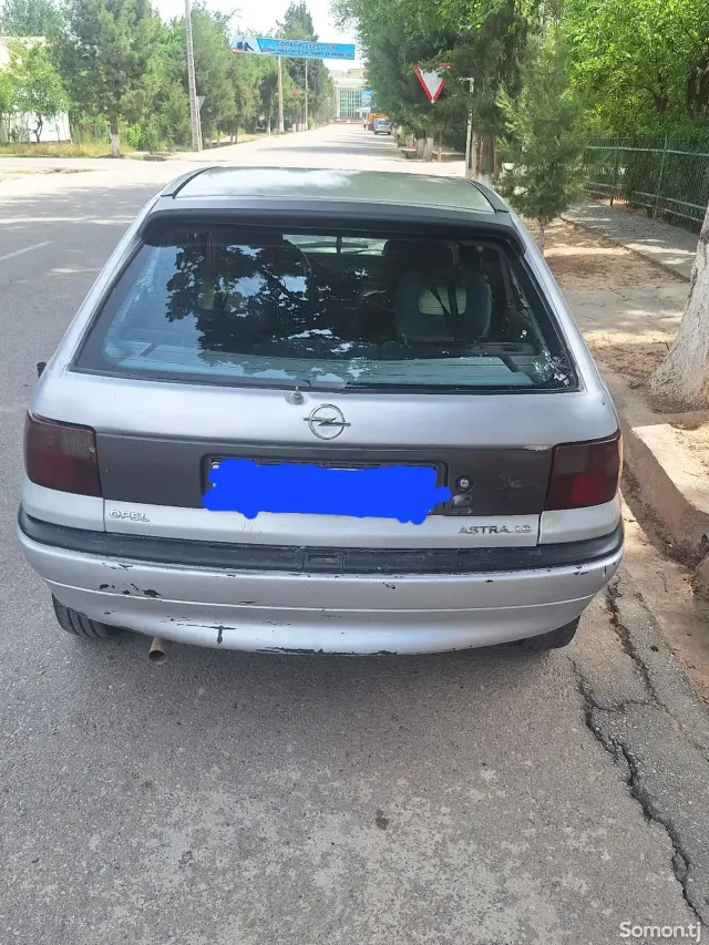 Opel Astra F 1993 · 1.6 MT