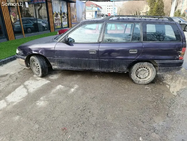 Opel Astra F 1993 · 1.6 MT
