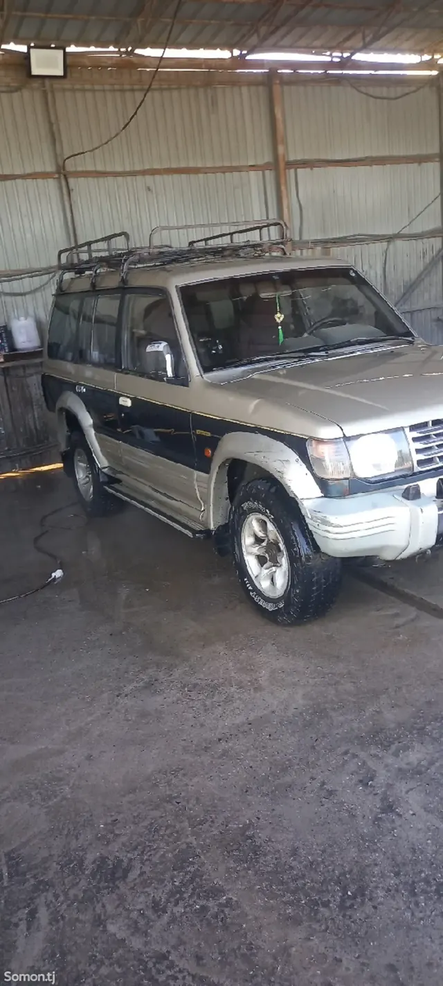 Mitsubishi Pajero iO 1967 · 3.0 AT