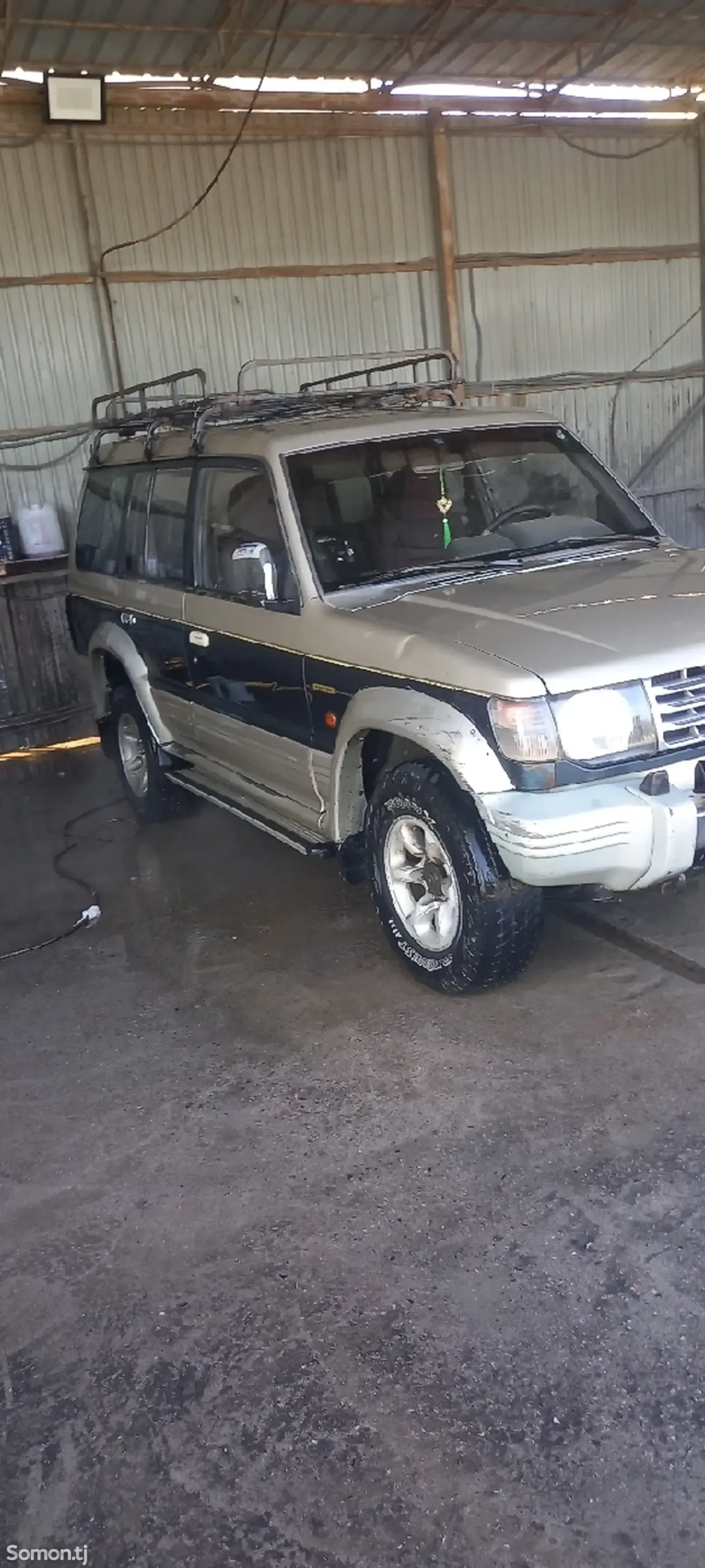 Mitsubishi Pajero iO 1967 · 3.0 AT