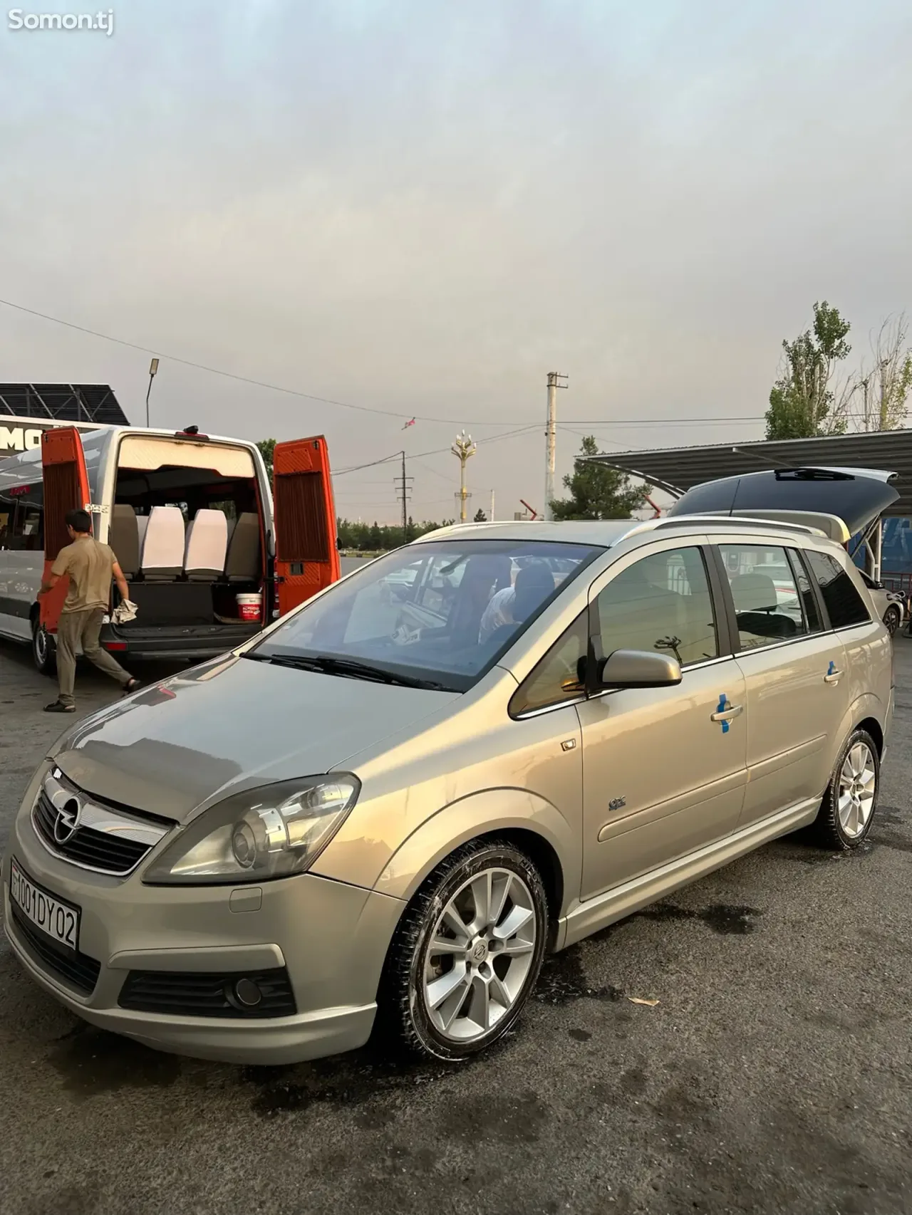 Opel Zafira 2006 · 2.2 MT