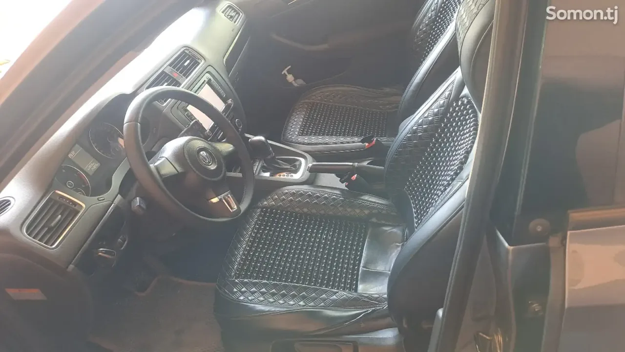 Volkswagen Jetta 2012 · 1.9 AT