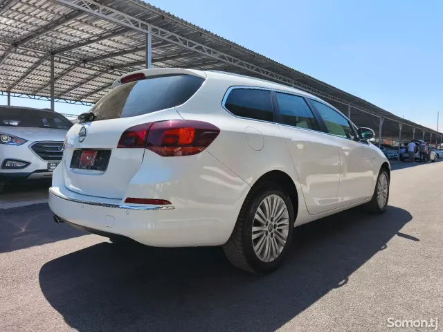 Opel Astra J 2015 · 2.0 AT