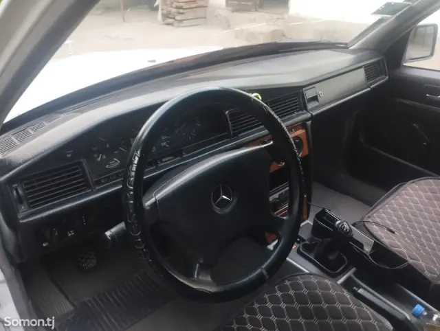 Mercedes-Benz W201 1992 · 1.8 MT