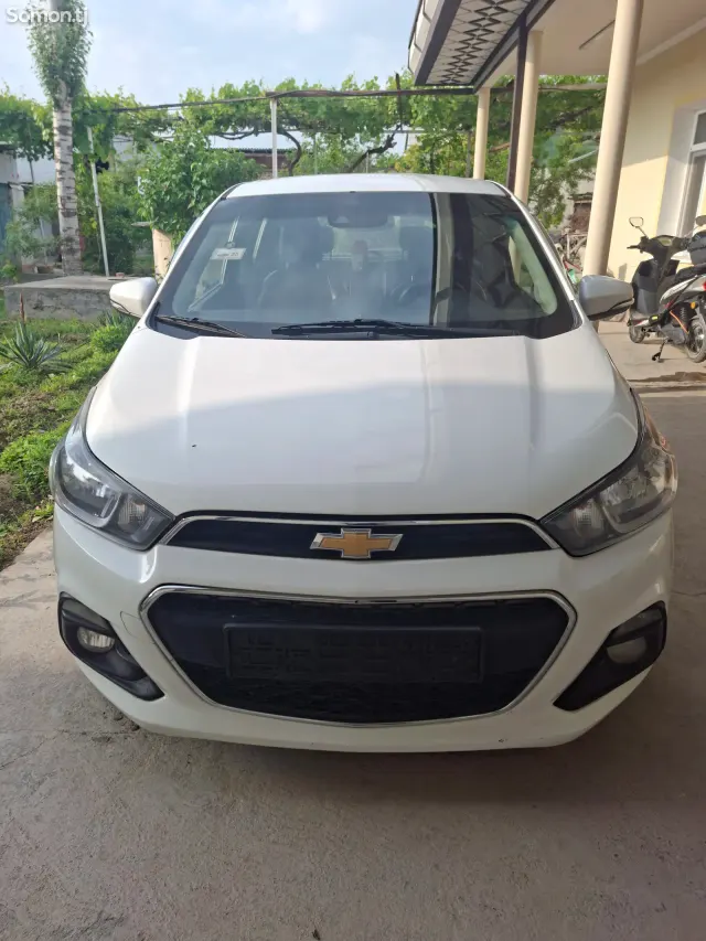Chevrolet Spark 2016 · 1.0 AT