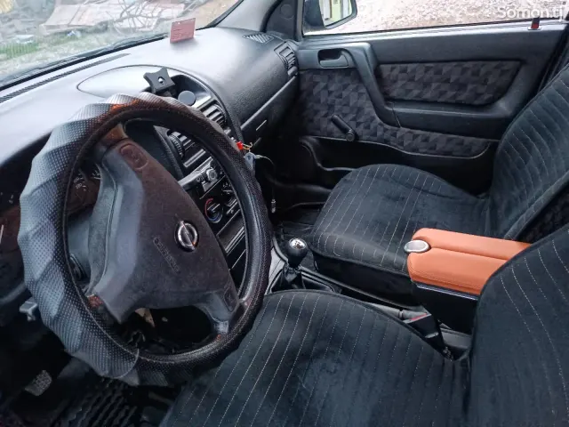 Opel Astra G 1998 · 1.6 MT