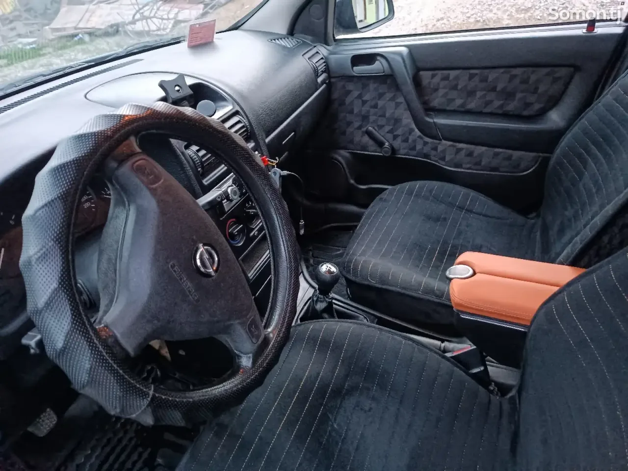 Opel Astra G 1998 · 1.6 MT