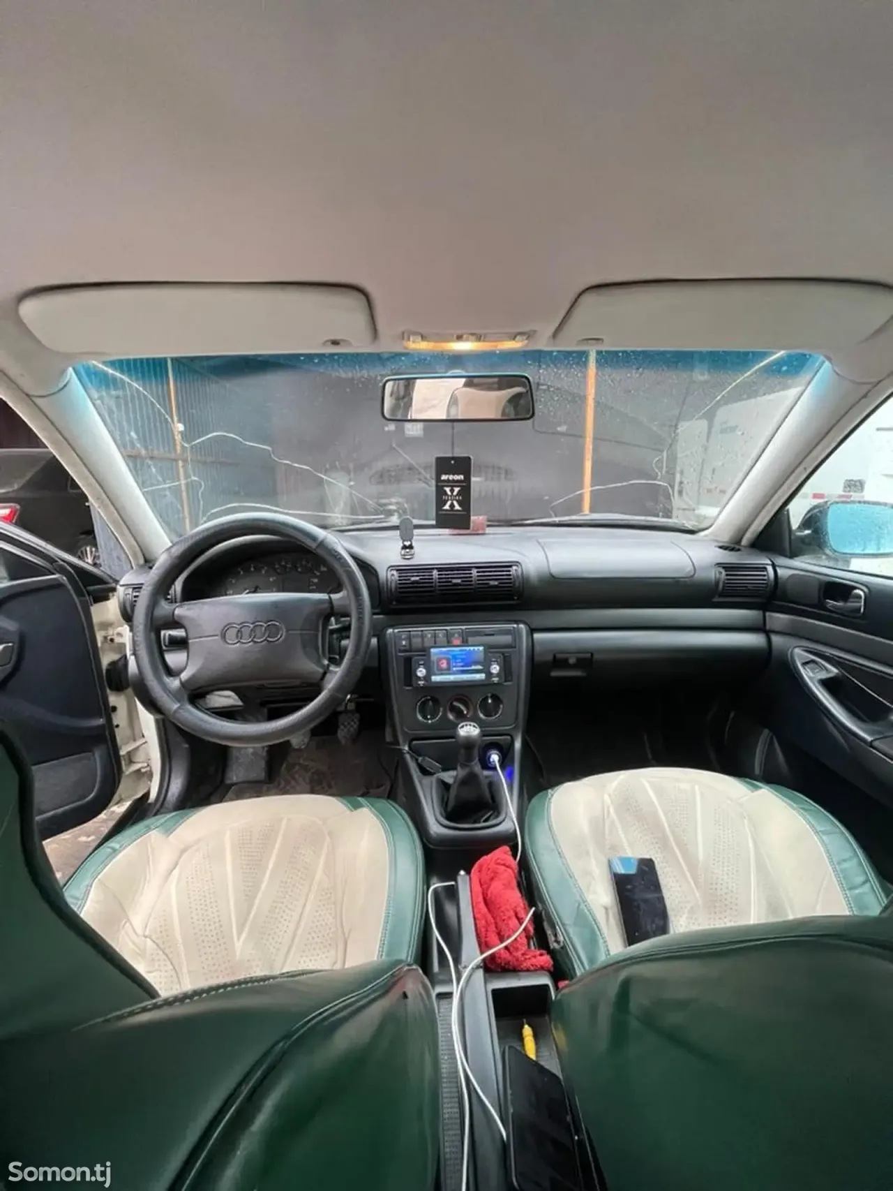Audi A4 1995 · 1.6 MT