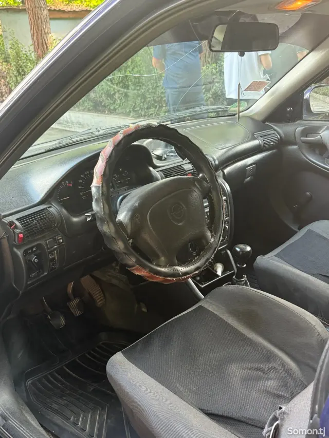 Opel Astra F 1995 · 1.6 MT