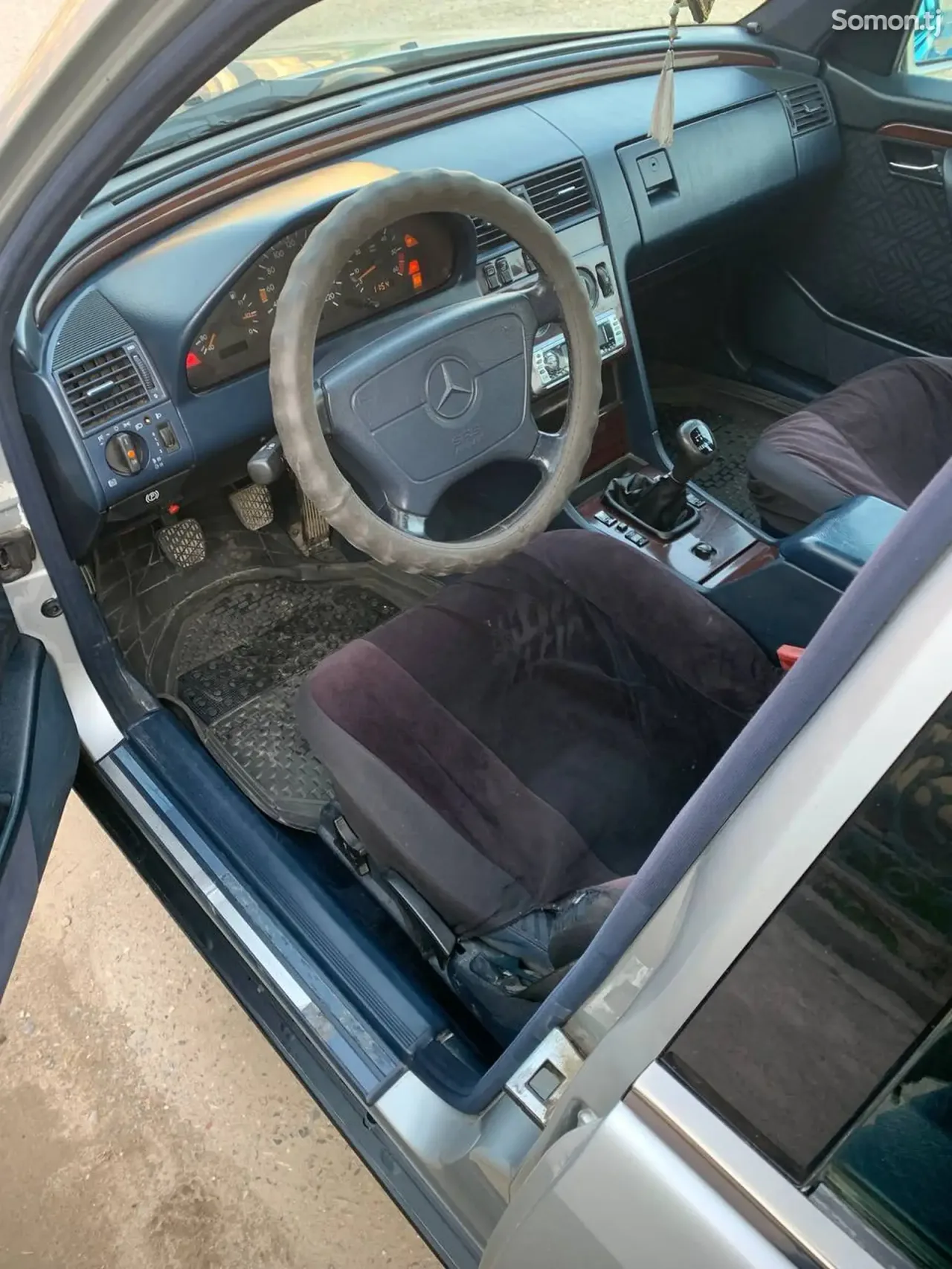 Mercedes-Benz C class 1995 · 2.2 MT