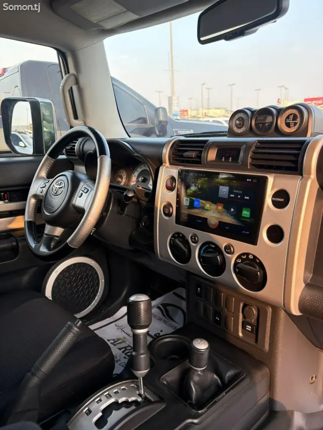 Toyota FJ Cruiser 2015 · 4.0 AT