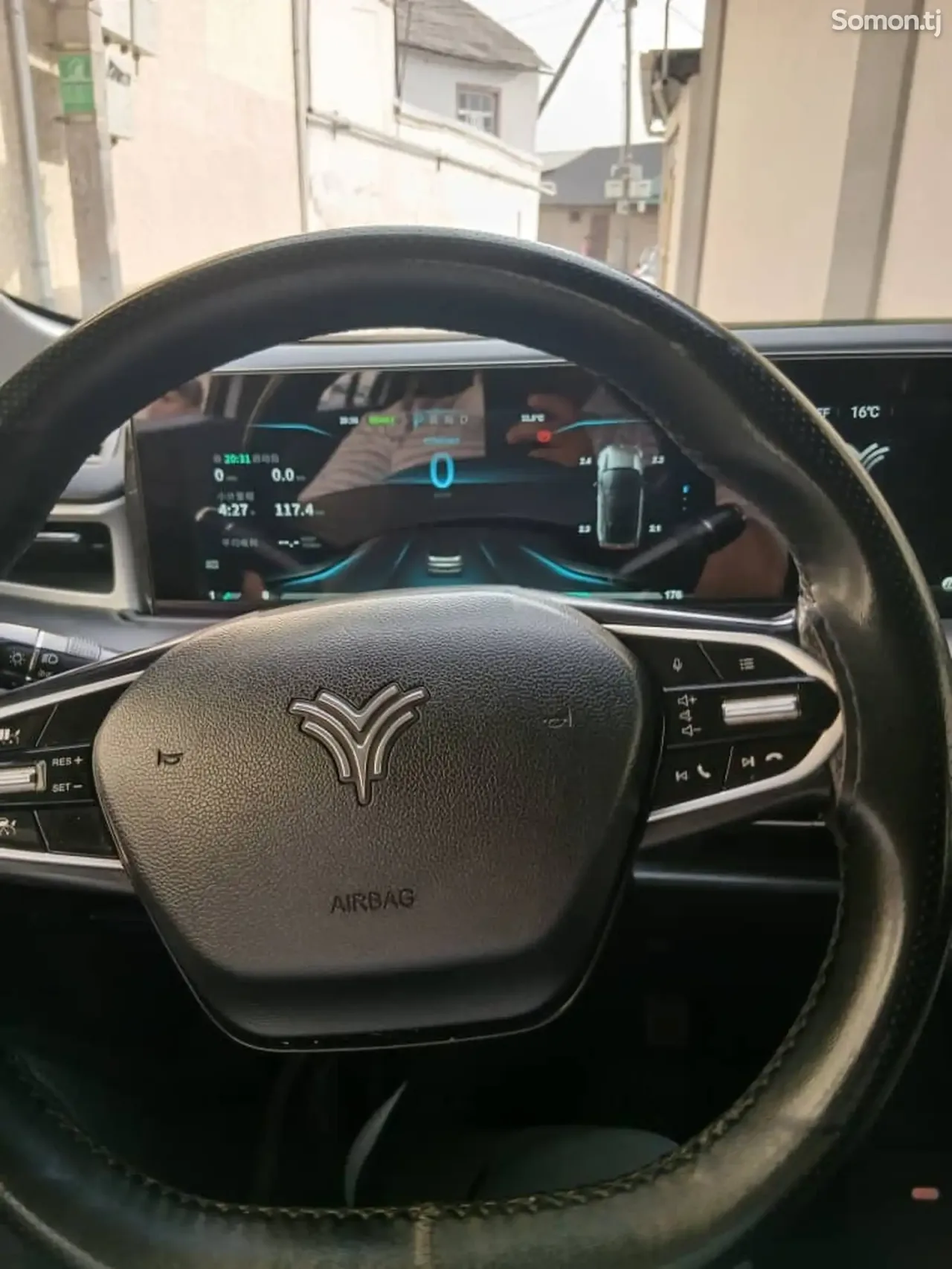 BYD Dolphin 2023 · AT
