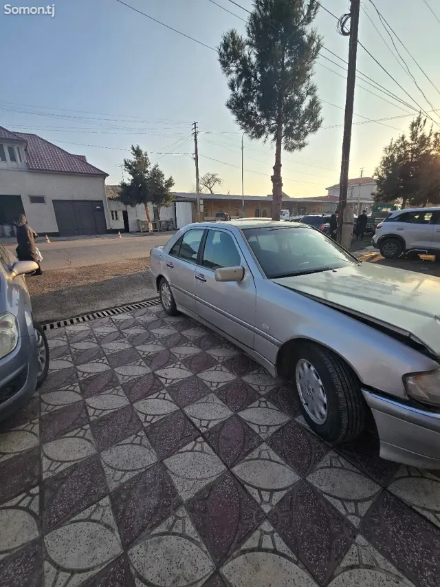 Mercedes-Benz C class 1999 · 1.8 MT
