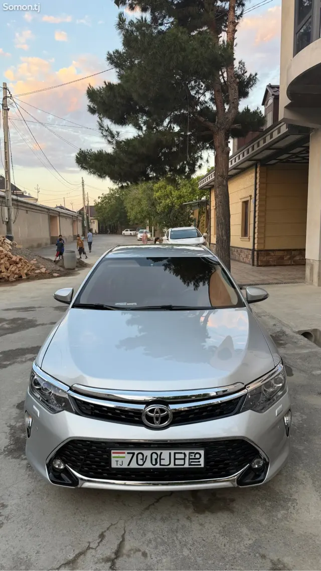 Toyota Camry 2016 · 2.0 AT