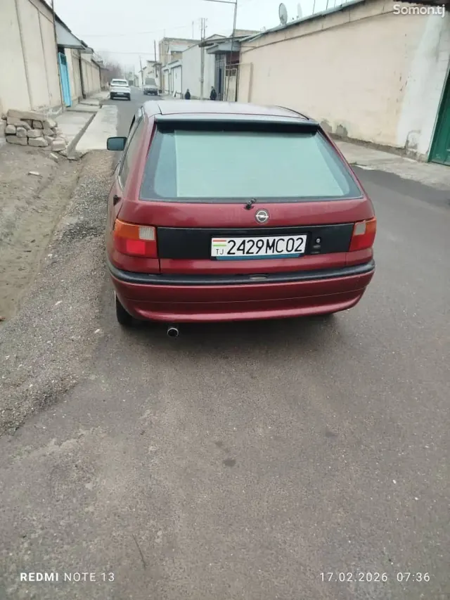 Opel Astra F 1993 · 1.6 MT