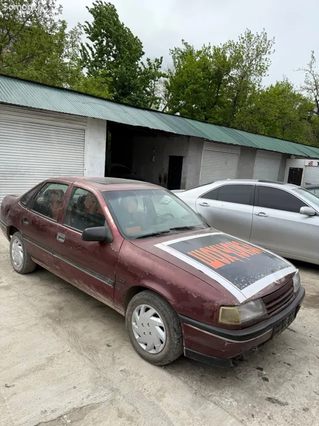 Opel Vectra B 1990 · 1.8 MT