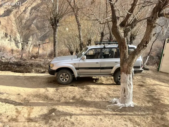 Toyota Land Cruiser 1997 · 4.6 MT