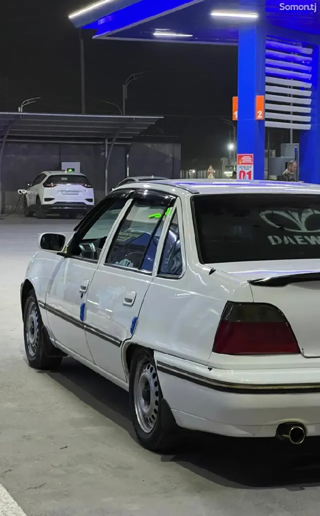 Daewoo Nexia 1995 · 1.6 MT