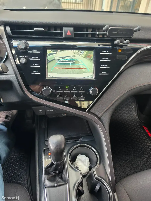 Toyota Camry 2018 · 2.5 AT