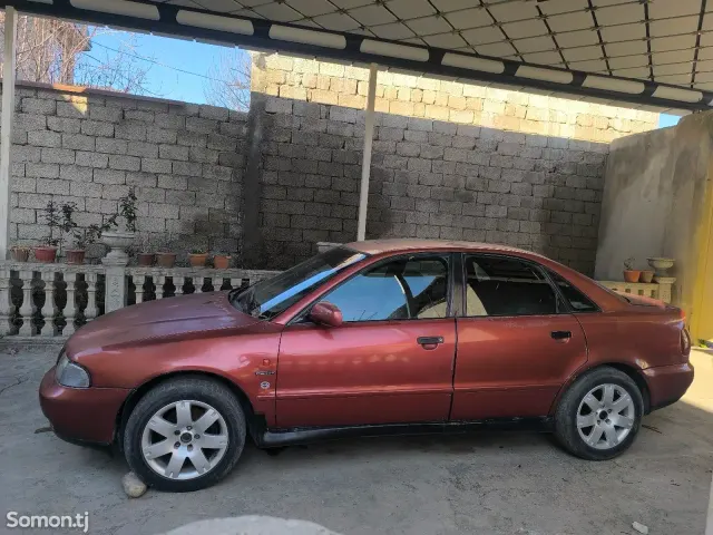 Audi A4 1996 · 1.8 MT