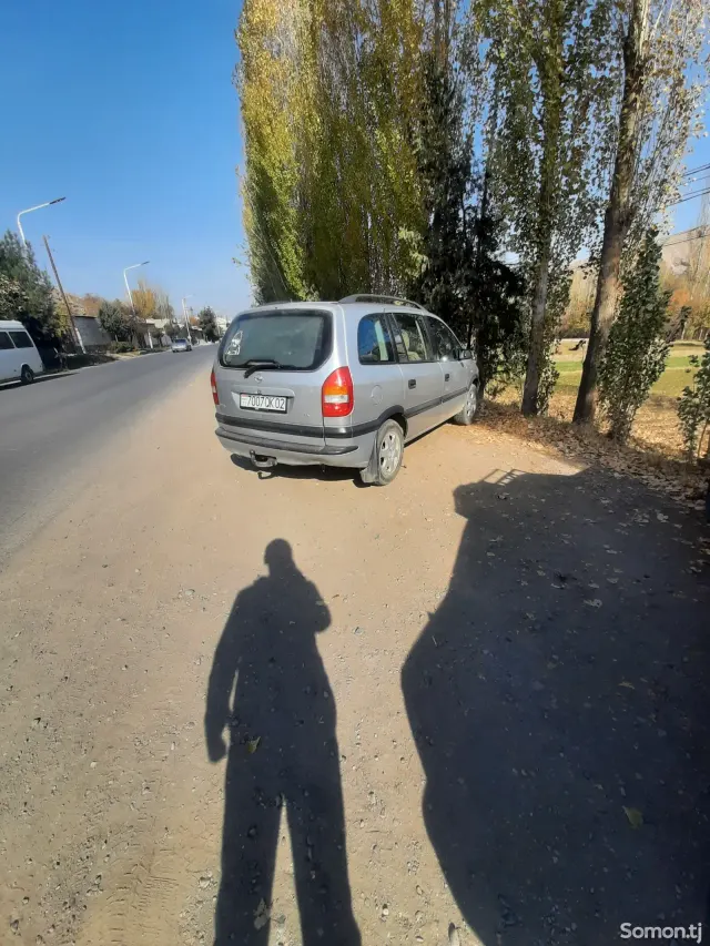 Opel Zafira 2001 · 1.8 MT