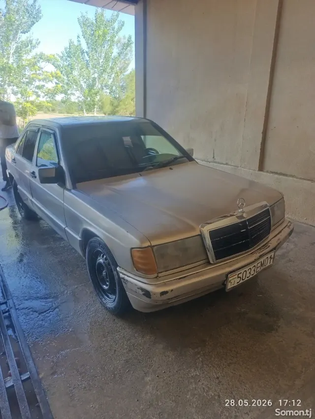 Mercedes-Benz W201 1990 · 1.8 MT