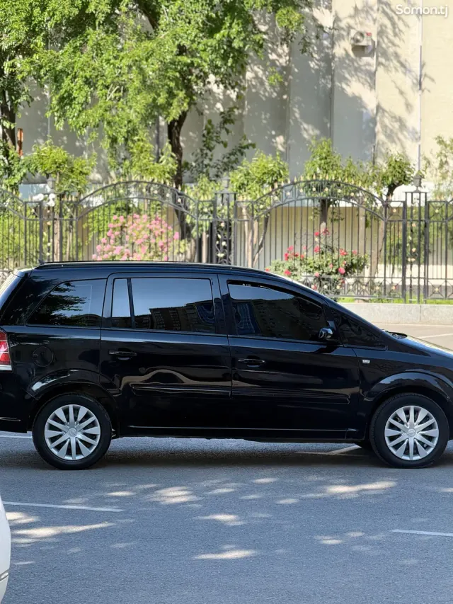 Opel Zafira 2007 · 1.8 MT