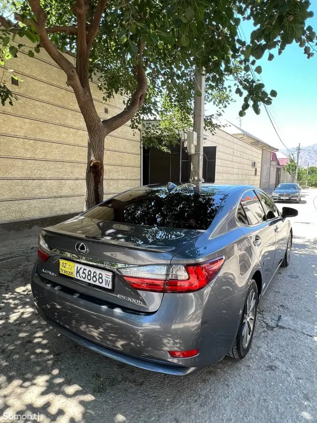 Lexus ES series 2018 · 3.0 AT