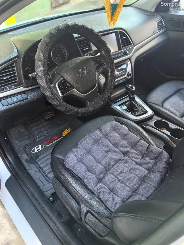Hyundai Avante 2017 · 1.6 AT