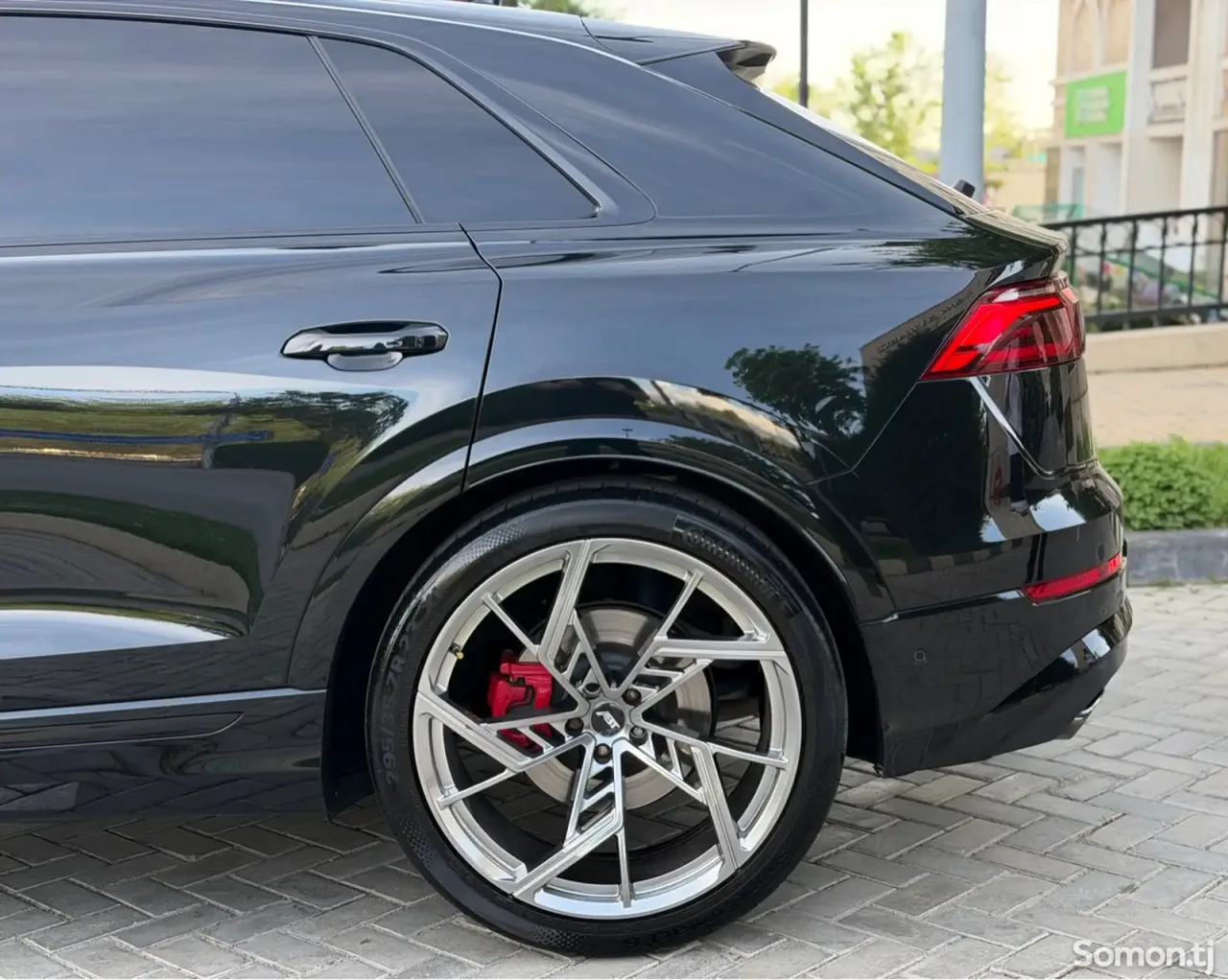Audi Q8 2024 · 4.0 AT