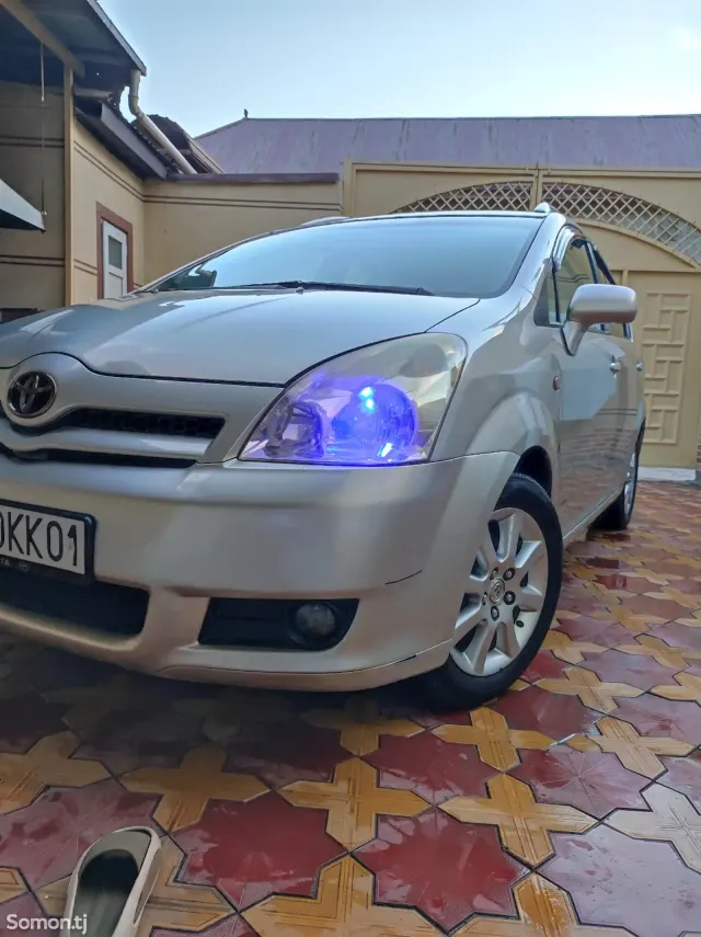 Toyota Verso 2006 · 1.8 MT