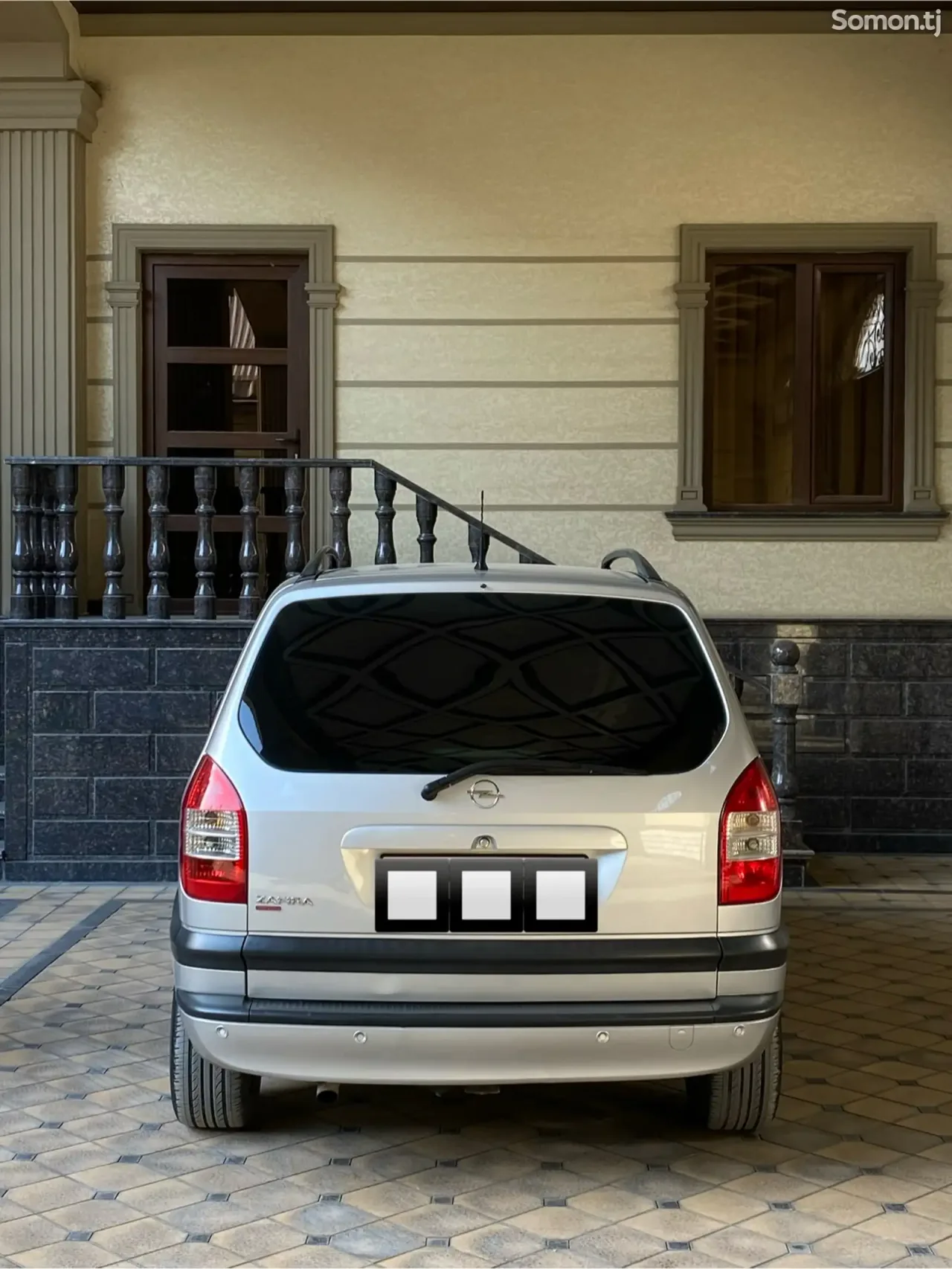 Opel Zafira 2005 · 2.2 MT
