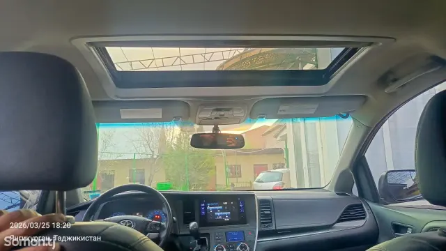 Toyota Sienna 2015 · 3.5 AT