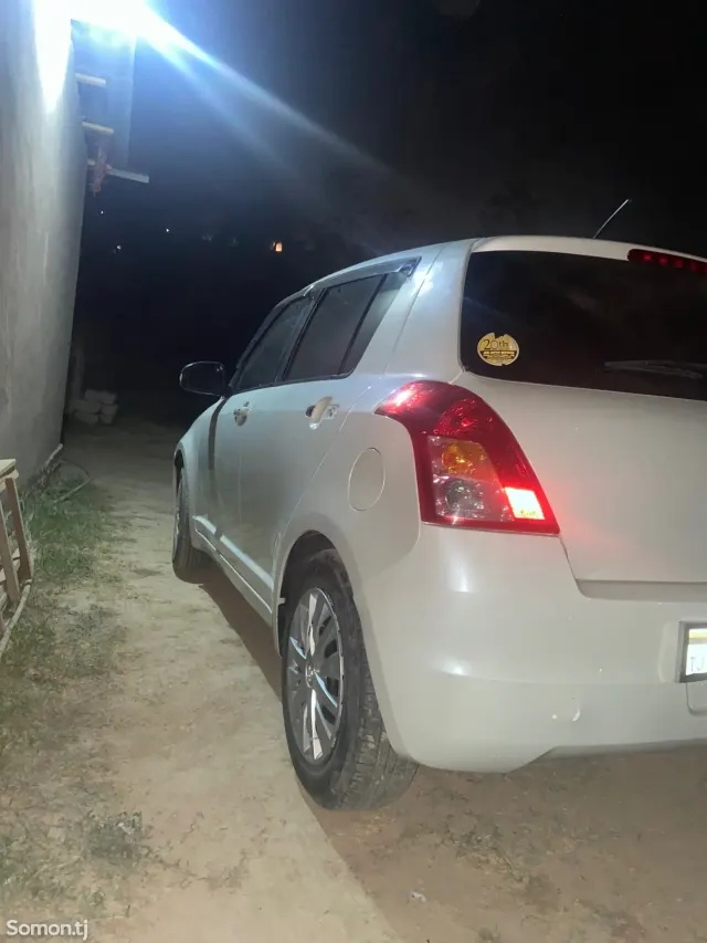 Suzuki Swift 2007 · 1.3 AT